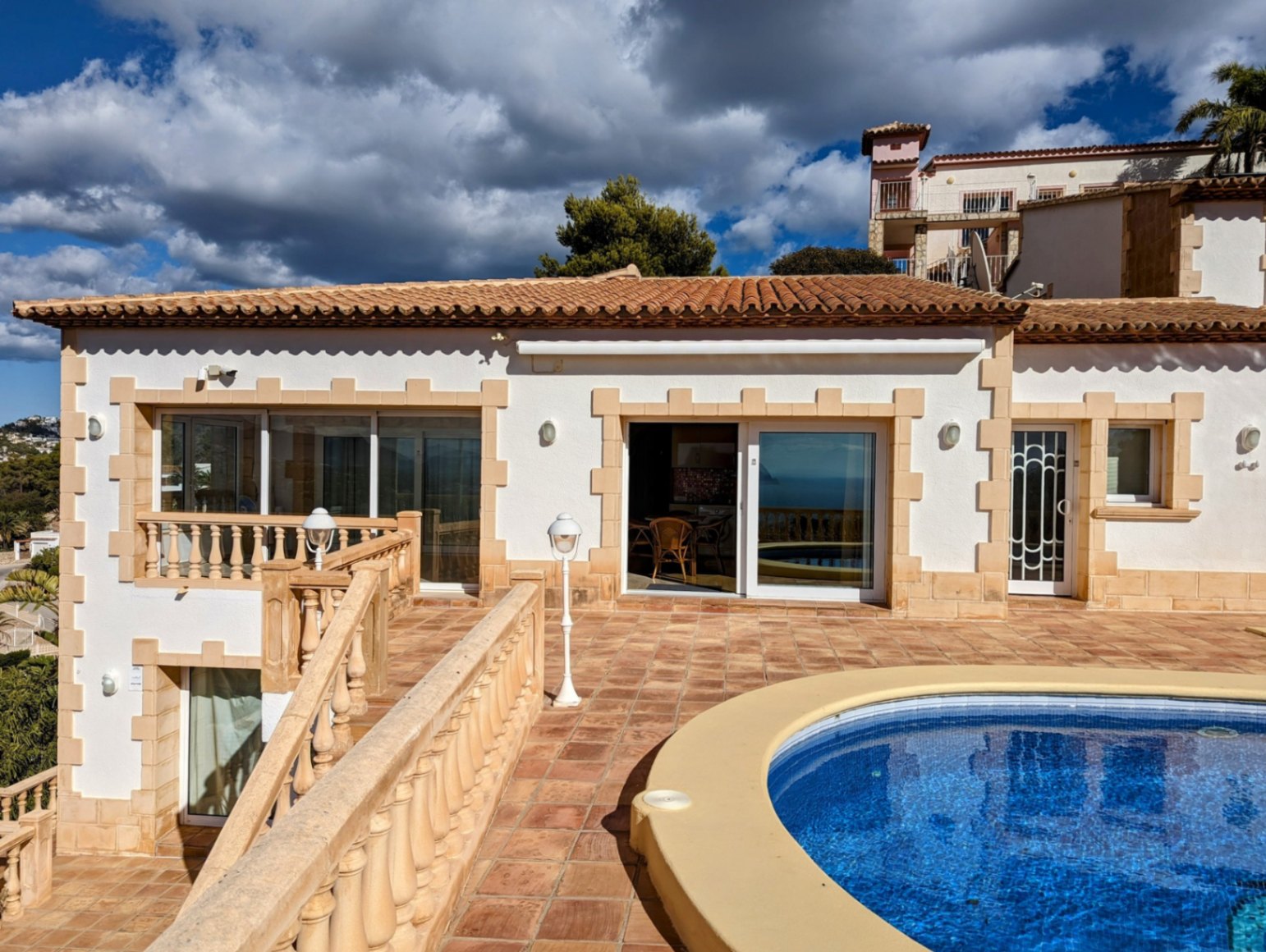Villa de Lujo en Moraira con vistas espectaculares al mar