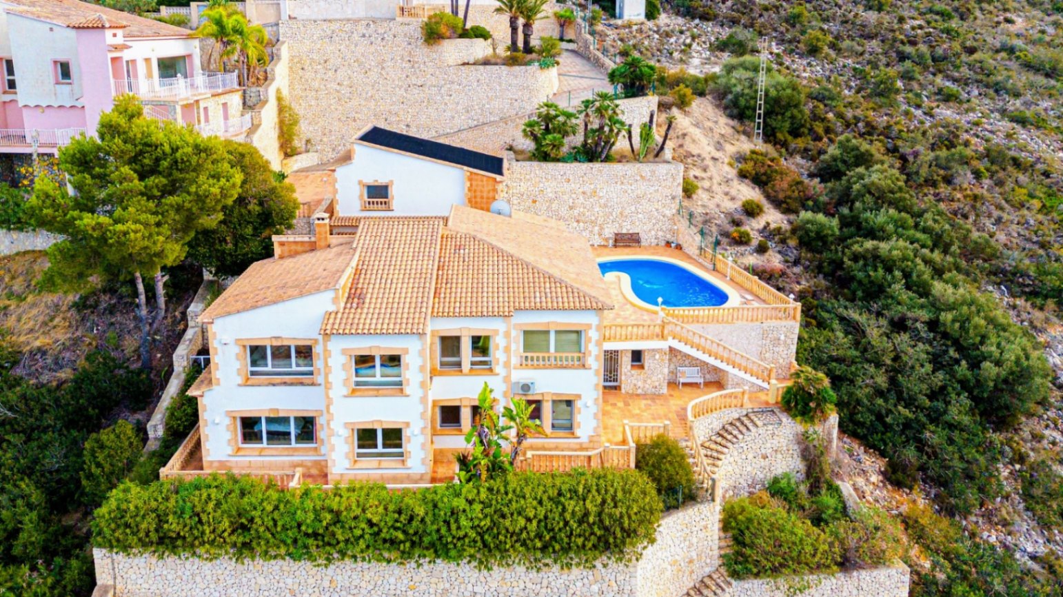 Luxury Villa with Spectacular Sea Views