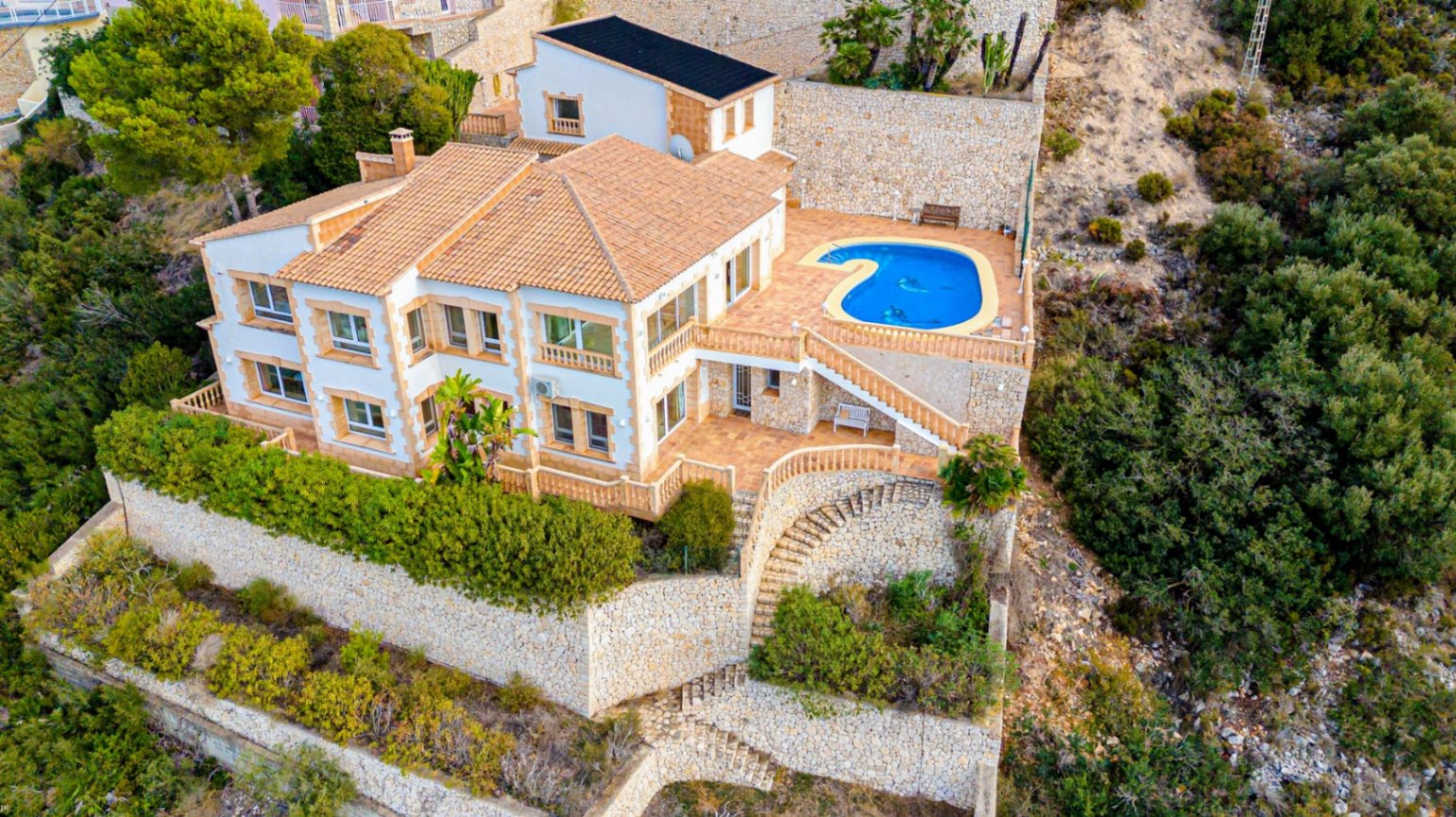 Villa de luxe avec vue spectaculaire sur la mer